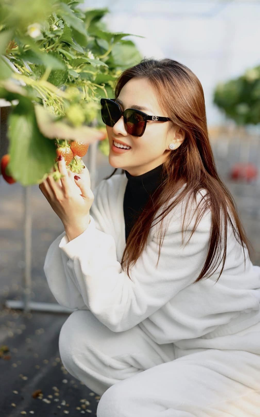 Phương Oanh xinh đẹp với thời trang hàng hiệu, thanh lịch khi du lịch Hàn Quốc