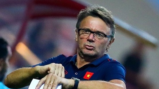 tim hieu su nghiep va muc luong du doan cua hlv philippe troussier