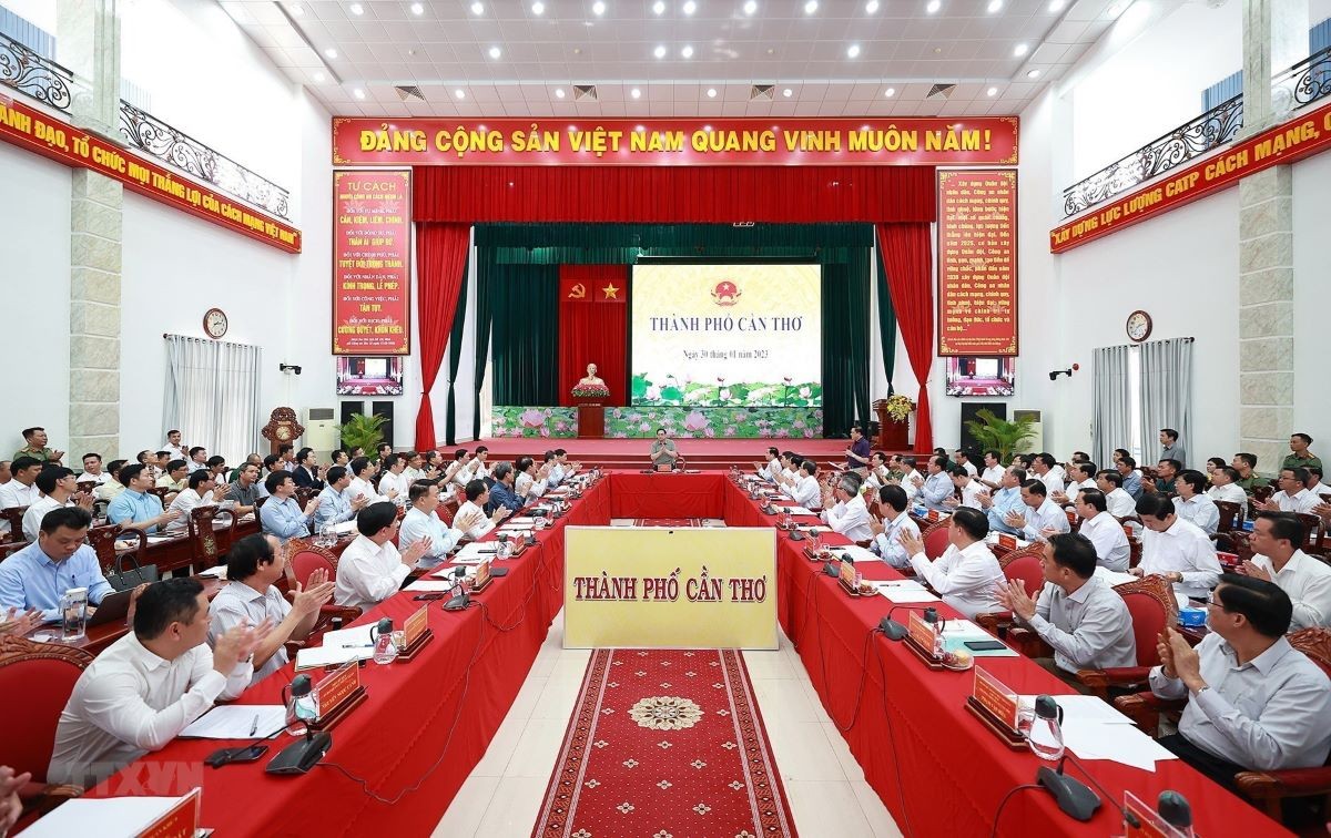 Thủ tướng Phạm Minh Chính yêu cầu làm rõ kết quả thay đổi hệ thống giao thông ĐBSCL trong nhiệm kỳ này. Quang cảnh cuộc họp. (Ảnh: Dương Giang/TTXVN)