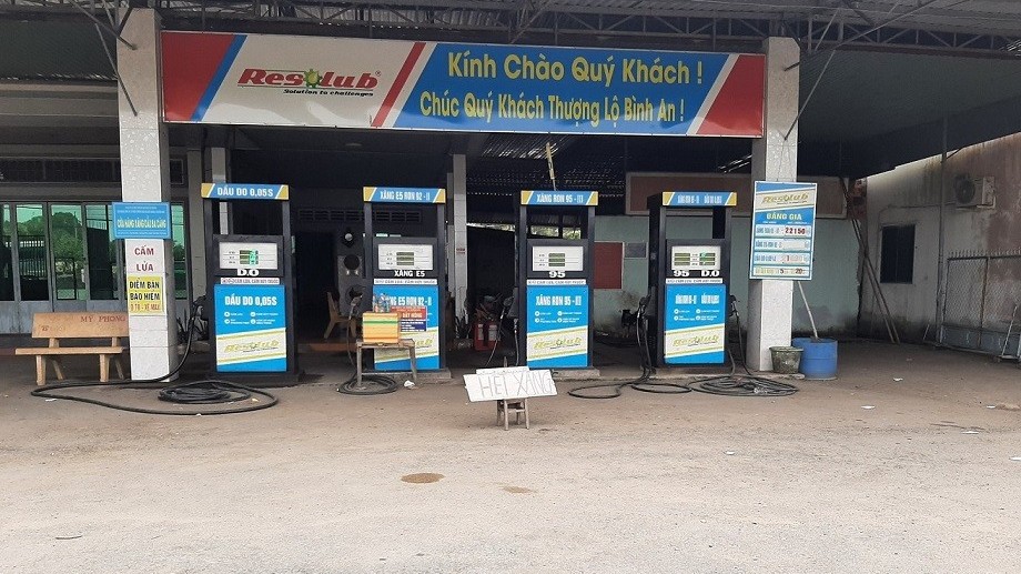 gia xang dau hom nay 311 the gioi tren da giam xang trong nuoc tang gan 1000 donglit nhieu cay xang tai dien canh het hang