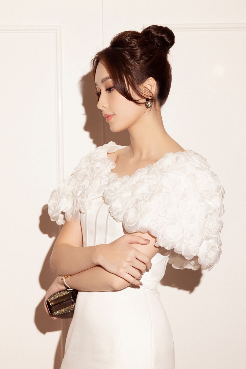 Nhan sắc trong veo của Hoa hậu Đặng Thu Thảo