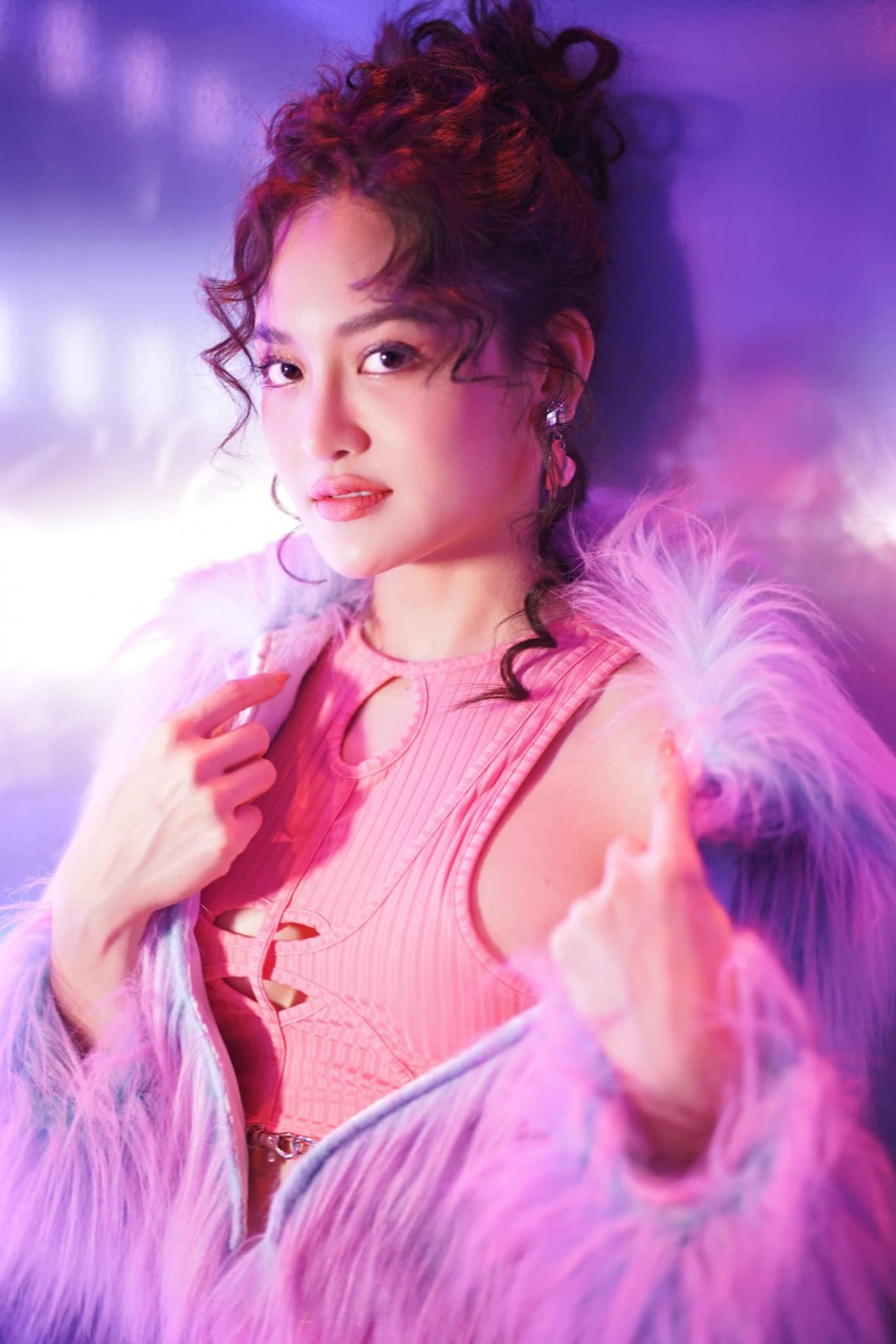 Thời trang phá cách của Thùy Anh phim Đừng nói khi yêu