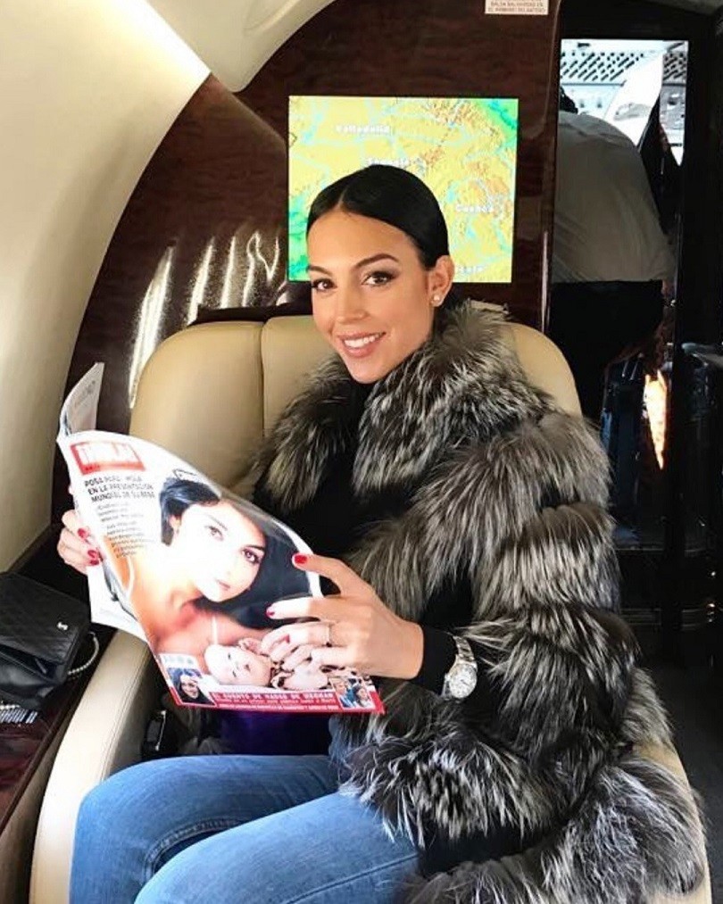 Bộ sưu tạp áo lông thú đắt giá của bạn gái Ronaldo