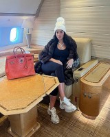 Khám phá bộ sưu tập áo lông thú đắt giá của bạn gái Ronaldo