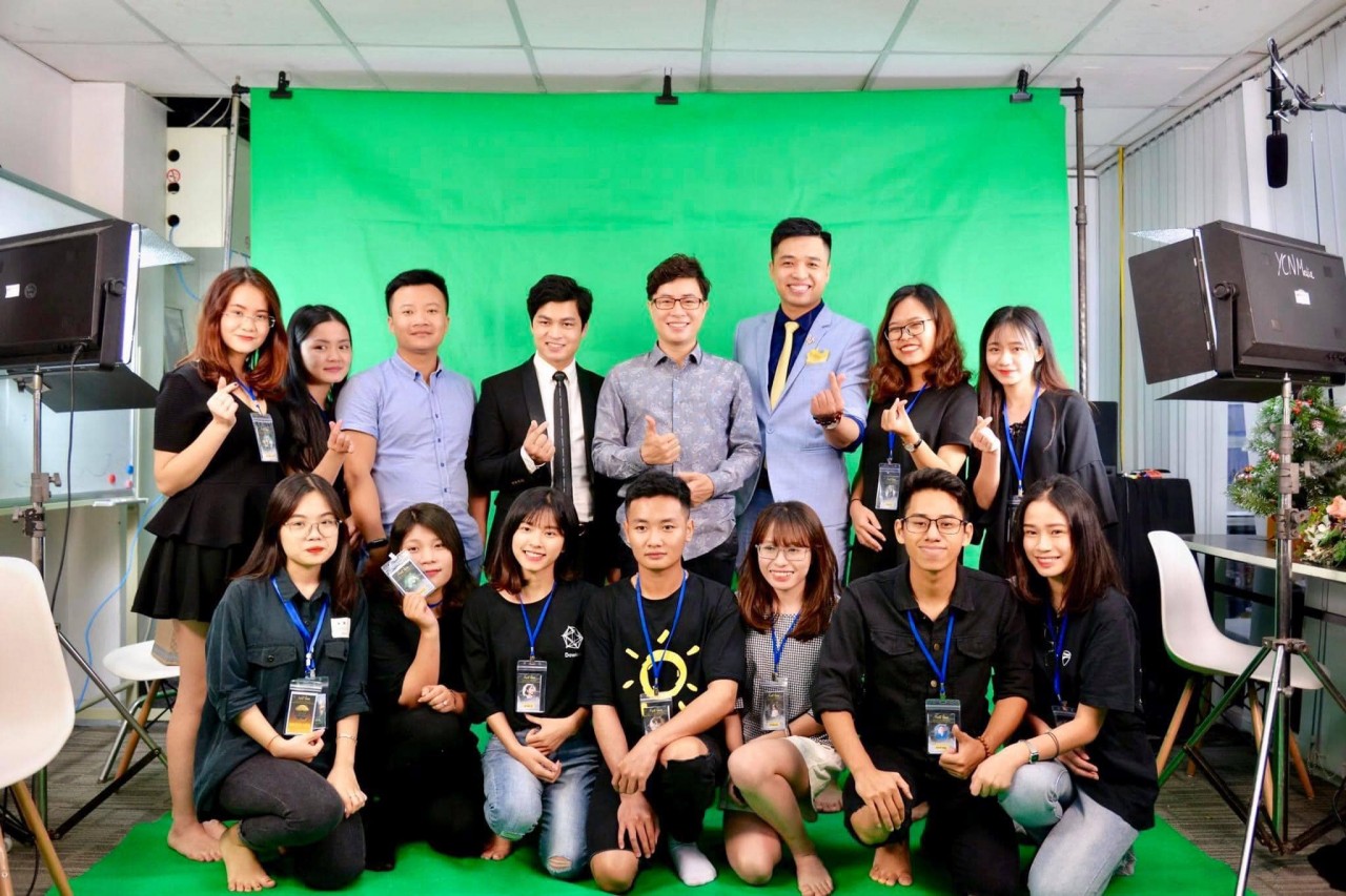 TS. Trịnh Lê Anh: Người Việt trẻ ở đâu trong các 'giao diện' thể hiện mình?