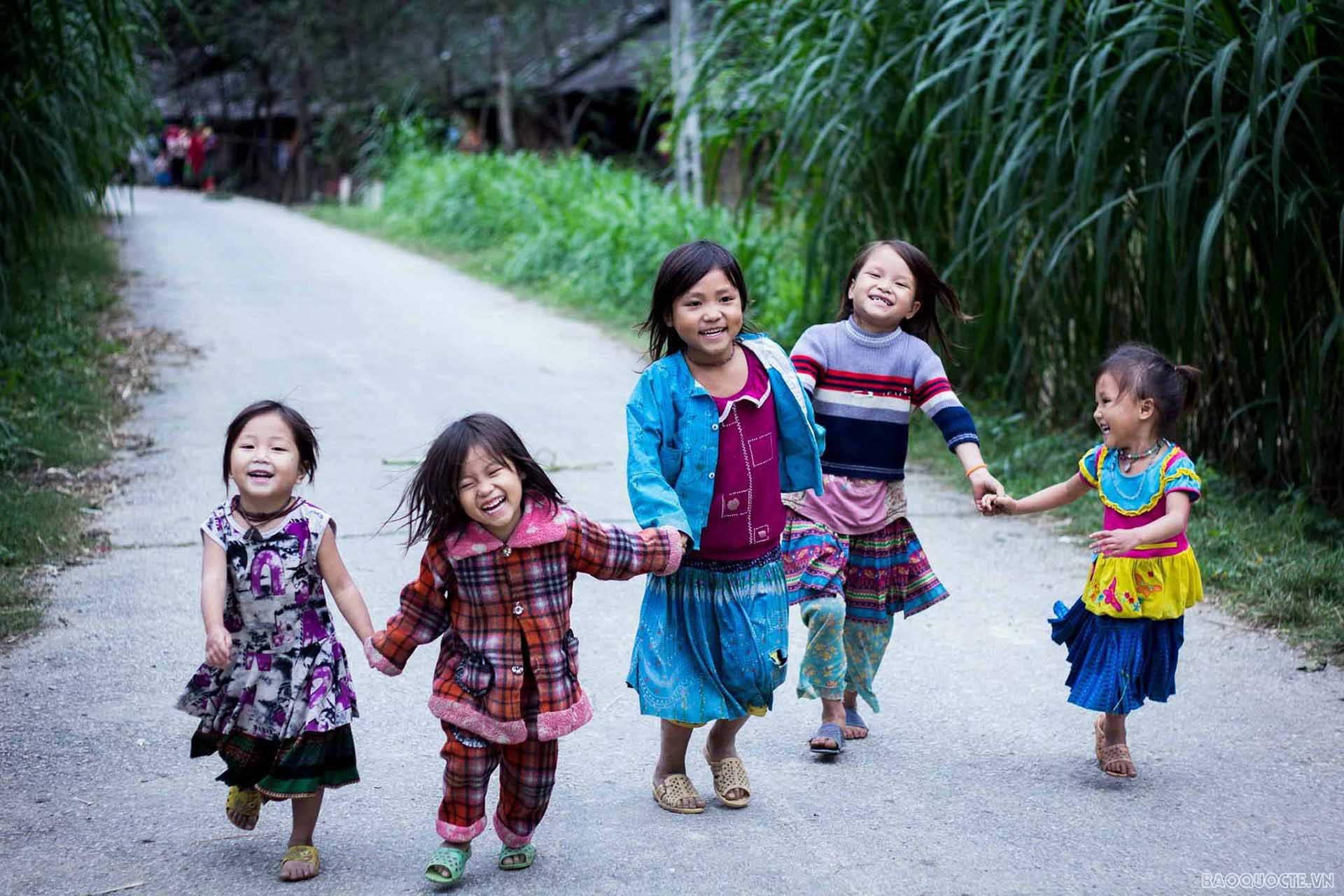 Vì tương lai phát triển toàn diện của trẻ em vùng dân tộc thiểu số Vì tương lai phát triển toàn diện của trẻ em vùng dân tộc thiểu số