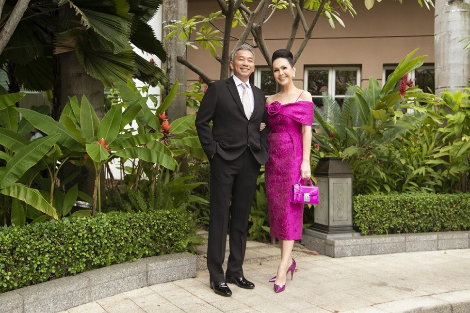 'Nữ hoàng ảnh lịch' Diễm My kỷ niệm 29 năm ngày cưới