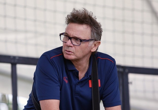 bao trung quoc hlv philippe troussier la lua chon tot va phu hop voi bong da viet nam