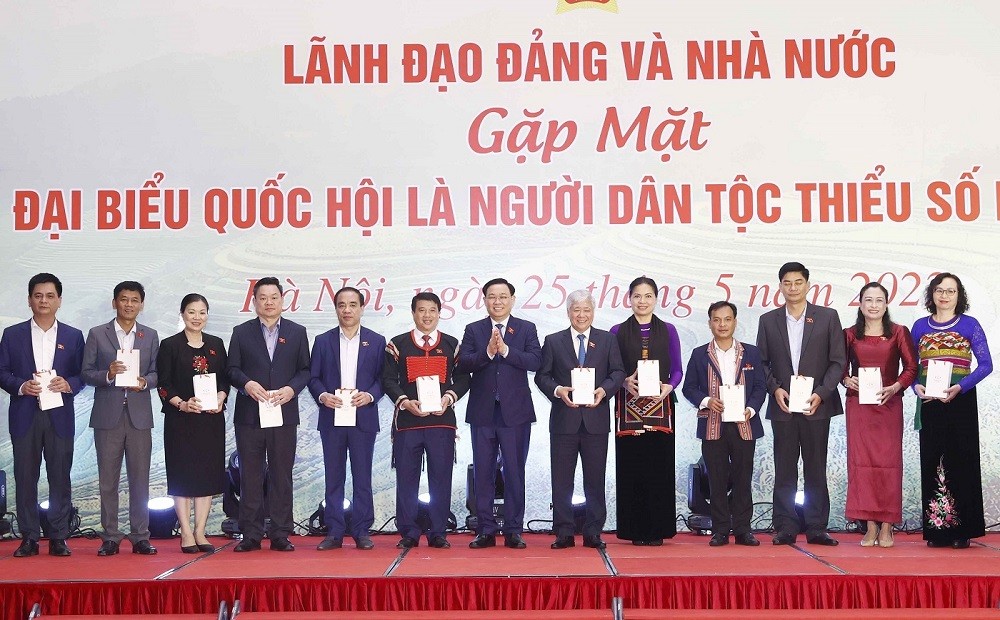 Xây dựng ‘Vành đai chính trị an toàn’ vùng đồng bào dân tộc