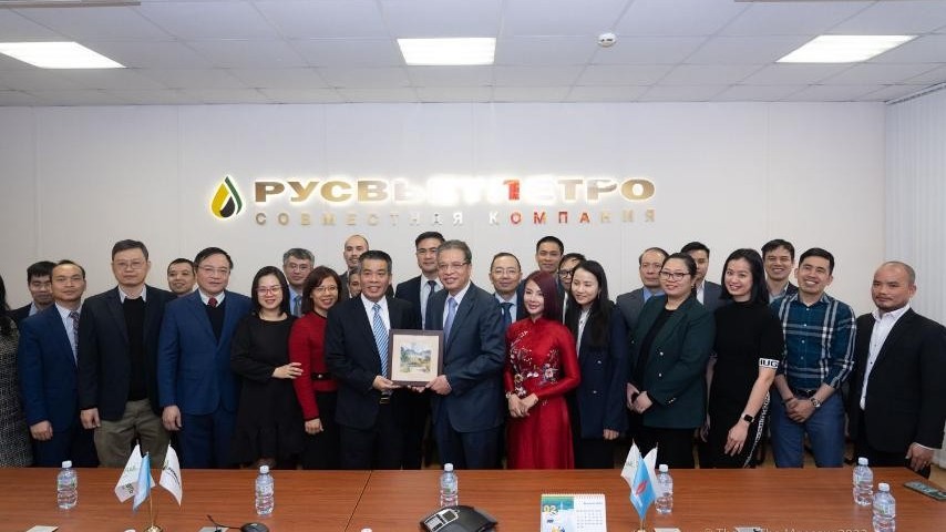 Đại sứ Đặng Minh Khôi thăm làm việc tại Liên doanh dầu khí Nga-Việt Rusvietpetro