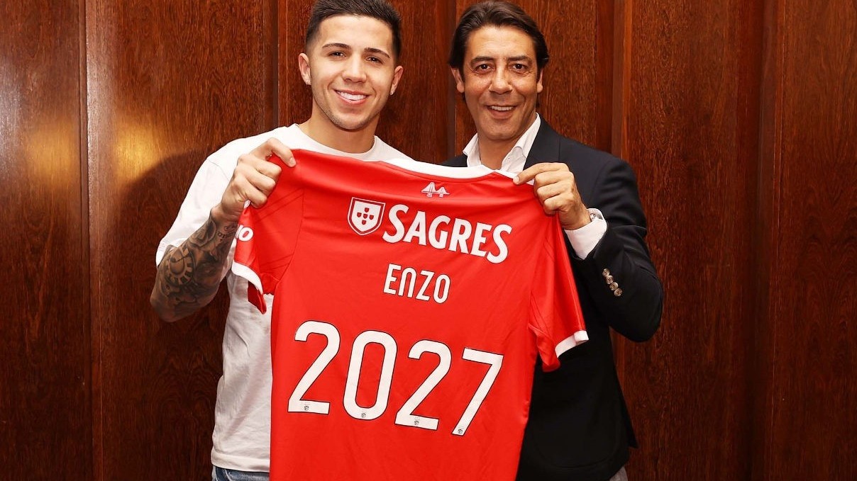 Chelsea công bố 'siêu phẩm', Benfica nói Enzo Fernandez 'cạn tàu ráo máng'
