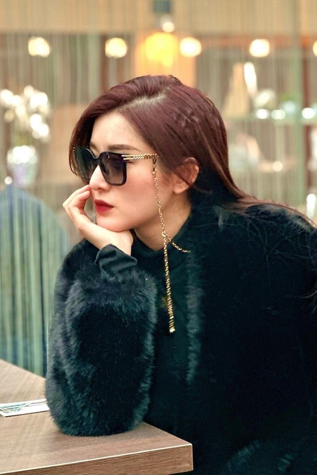 Á hậu Huyền My đi chơi ở Đức.