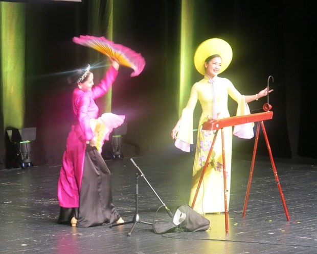 Đặc sắc đêm biểu diễn nghệ thuật phục vụ kiều bào tại Hungary