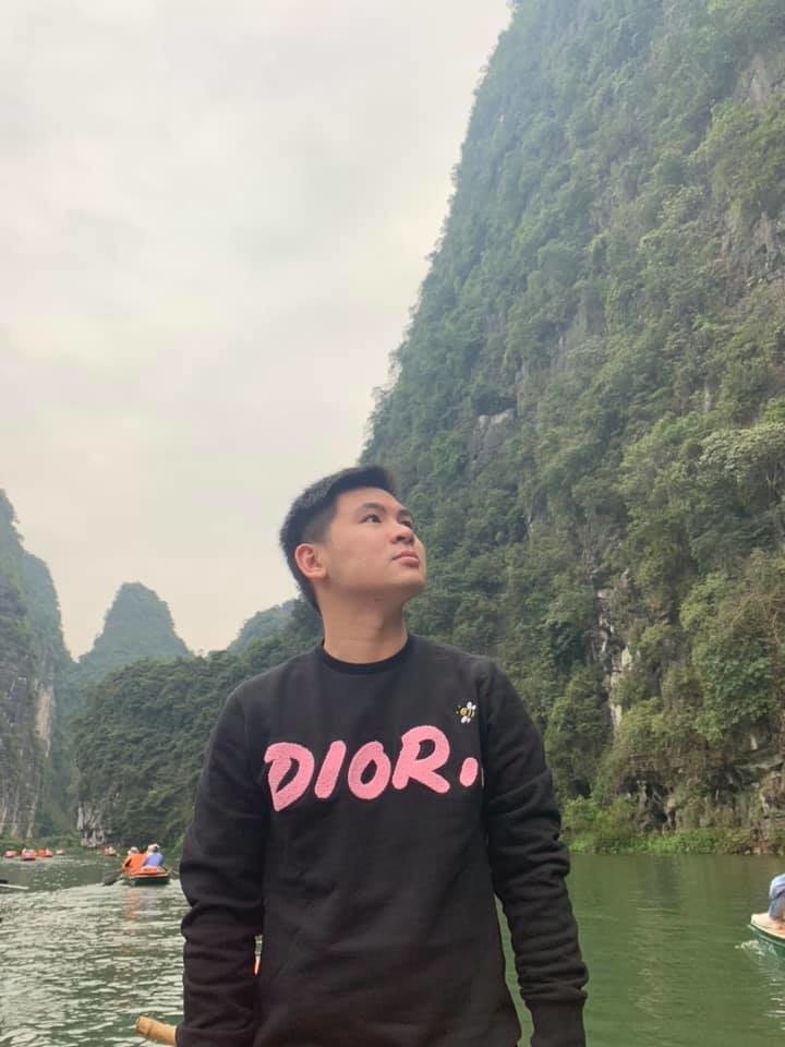 Thời trang hàng hiệu đi du lịch của chồng Hoa hậu Đỗ Mỹ Linh