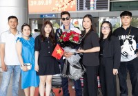 Á vương Du lịch Thế giới 2022 Phùng Phước Thịnh xúc động ngày trở về