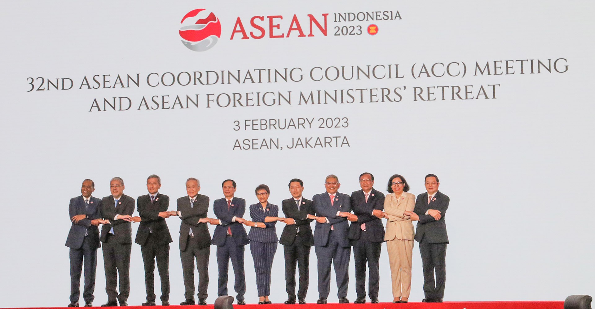 Hội nghị hẹp Bộ trưởng Ngoại giao ASEAN:  Vòng tay đoàn kết cho một khởi đầu khí thế