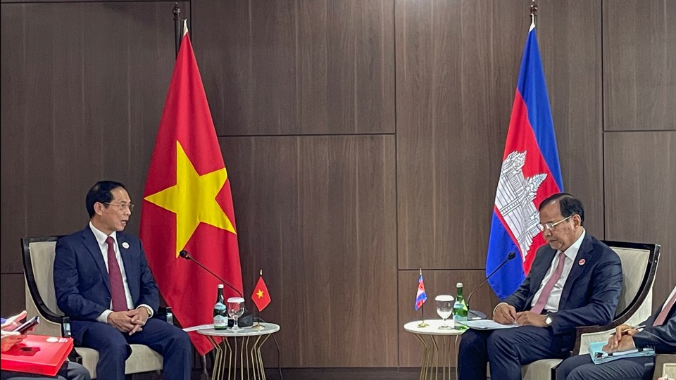 Hội nghị hẹp Bộ trưởng Ngoại giao ASEAN:  Vòng tay đoàn kết cho một khởi đầu khí thế