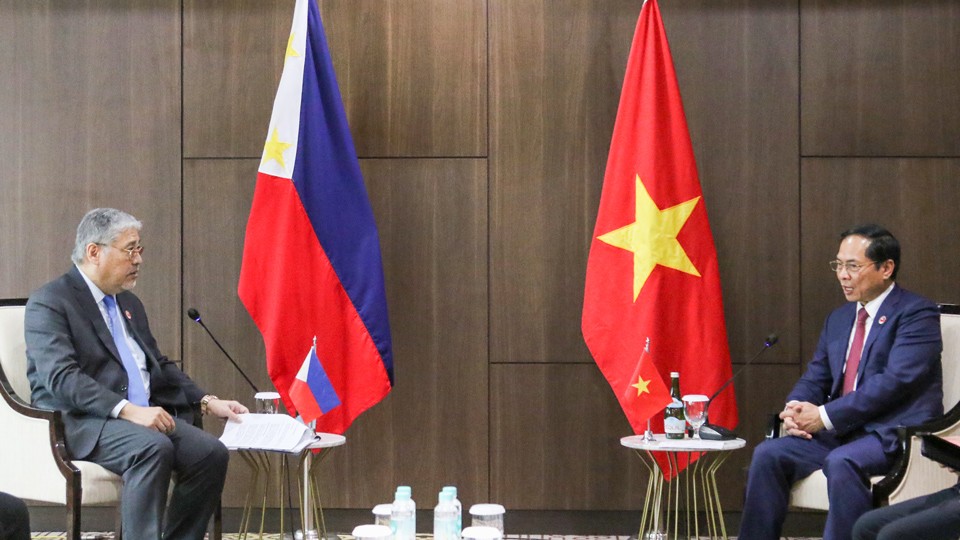 Hội nghị hẹp Bộ trưởng Ngoại giao ASEAN:  Vòng tay đoàn kết cho một khởi đầu khí thế