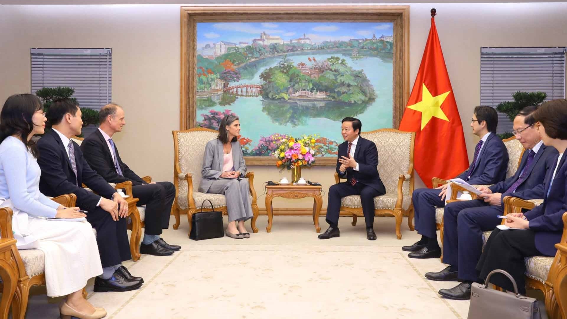 pho thu tuong tran hong ha tiep truong dai dien undp giam doc usaid tai viet nam