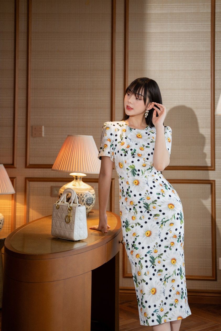 Thời trang thanh lịch của diễn viên Quỳnh Kool phim Đừng làm mẹ cáu