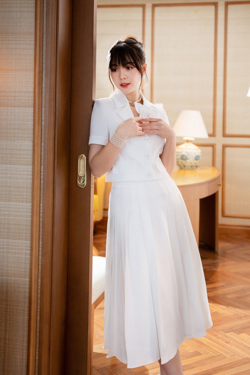 Thời trang thanh lịch của diễn viên Quỳnh Kool phim Đừng làm mẹ cáu