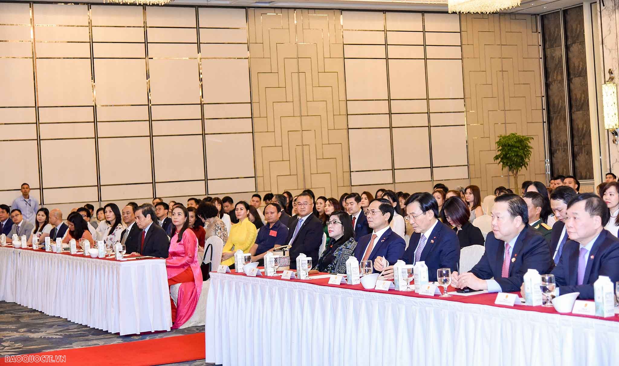 Thủ tướng Chính phủ: Cộng đồng người Việt tại Singapore là động lực, cội nguồn sức mạnh phát triển của đất nước