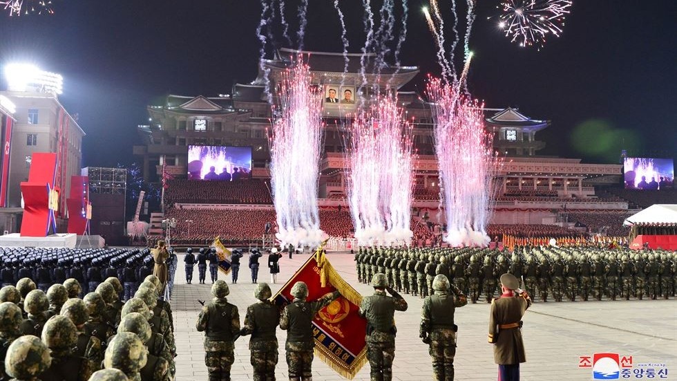 Triều Tiên duyệt binh, vũ khí mới đã xuất hiện?