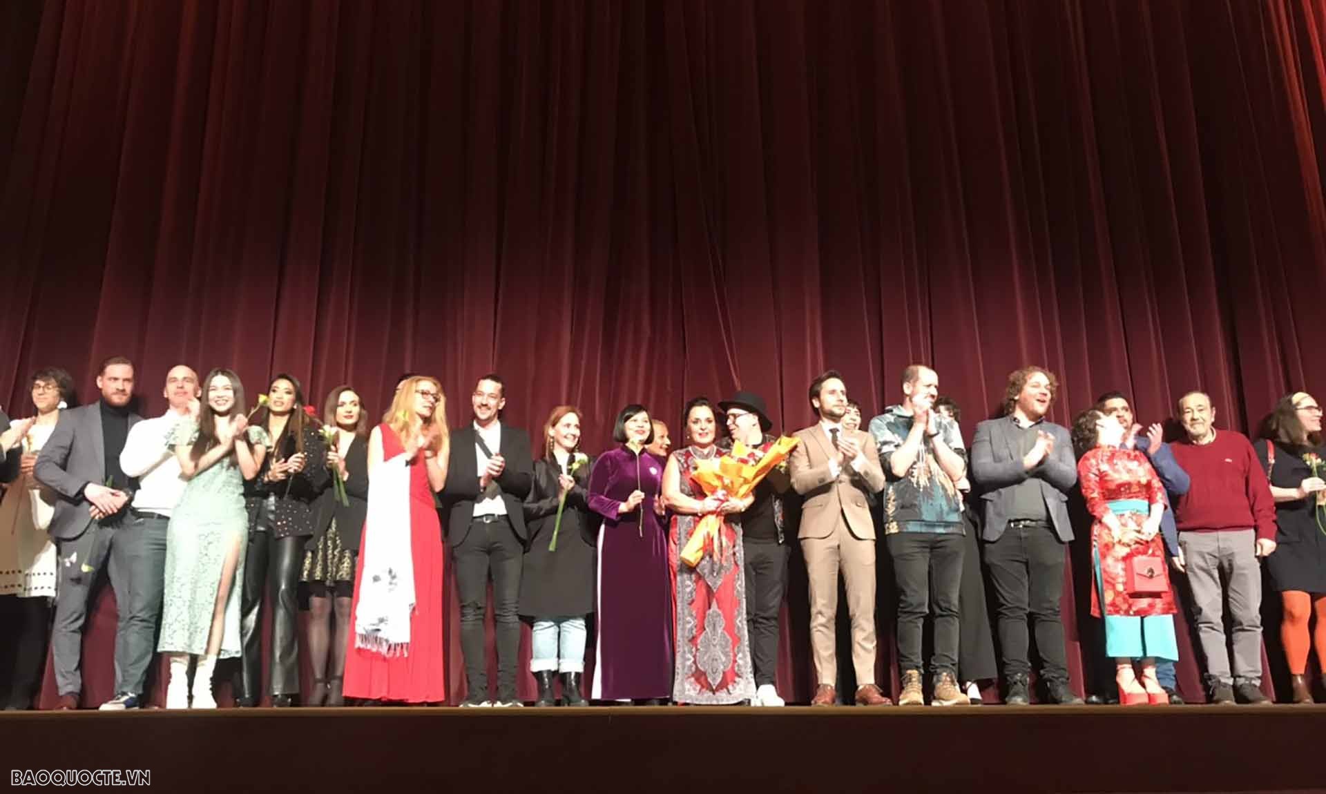 Dàn nghệ sĩ, ekip sản xuất.