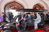 Toàn bộ thành viên Hoàng gia Brunei đón và tham dự cuộc tiếp Thủ tướng và Phu nhân