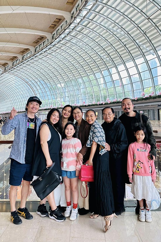 Sao Việt: H'Hen Niê khoe đường cong, Tuấn Hưng hội ngộ Khánh Linh, siêu mẫu Thanh Hằng thưởng thức kem Australia Sao Việt: H'Hen Niê khoe đường cong, Tuấn Hưng hội ngộ Khánh Linh, siêu mẫu Thanh Hằng thưởng thức kem Australia