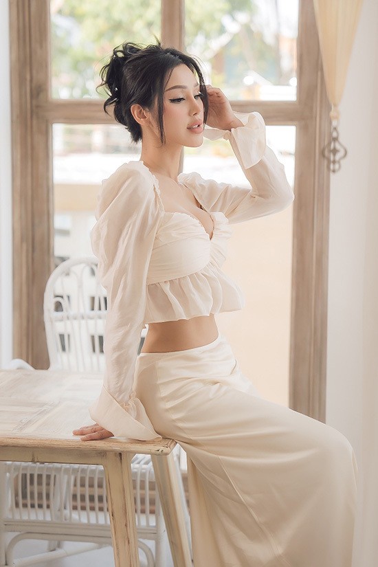 Sao Việt: H'Hen Niê khoe đường cong, Tuấn Hưng hội ngộ Khánh Linh, siêu mẫu Thanh Hằng thưởng thức kem Australia Sao Việt: H'Hen Niê khoe đường cong, Tuấn Hưng hội ngộ Khánh Linh, siêu mẫu Thanh Hằng thưởng thức kem Australia