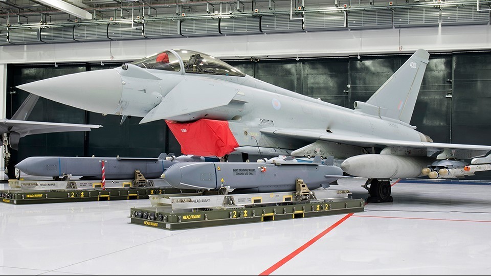 Báo Anh: Kiev đang chuẩn bị cho việc bắn phá quy mô lớn bán đảo Crimea