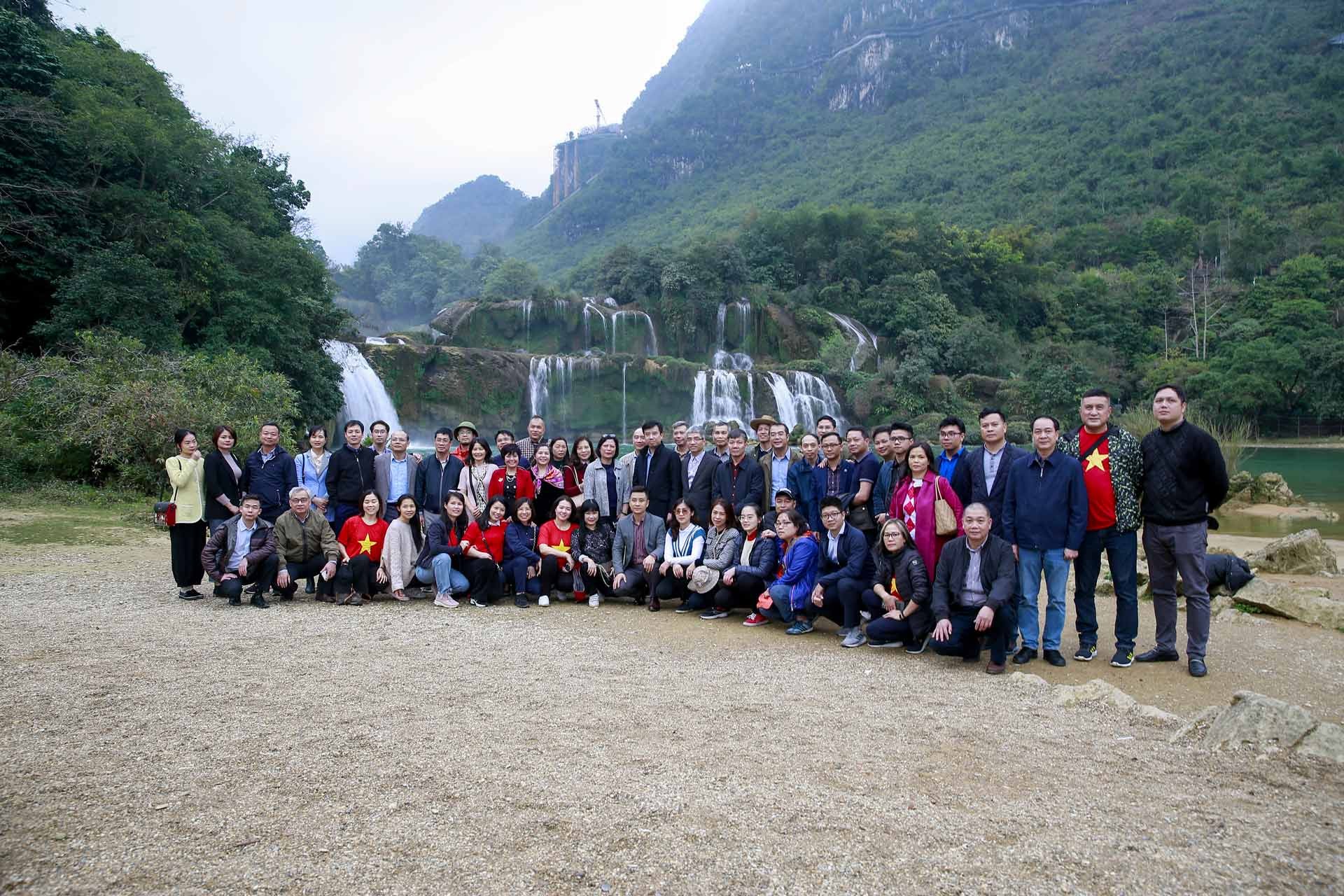 Hoạt động học tập thực tế theo tinh thần Chỉ thị số 05-CT/TW “Về đẩy mạnh học tập và làm theo tư tưởng đạo đức phong cách Hồ Chí Minh” tại Cao Bằng nh