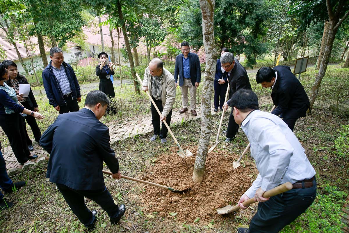 Hoạt động học tập thực tế theo tinh thần Chỉ thị số 05-CT/TW “Về đẩy mạnh học tập và làm theo tư tưởng đạo đức phong cách Hồ Chí Minh” tại Cao Bằng nh