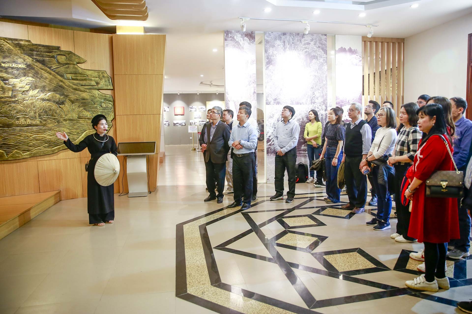 Hoạt động học tập thực tế theo tinh thần Chỉ thị số 05-CT/TW “Về đẩy mạnh học tập và làm theo tư tưởng đạo đức phong cách Hồ Chí Minh” tại Cao Bằng nh