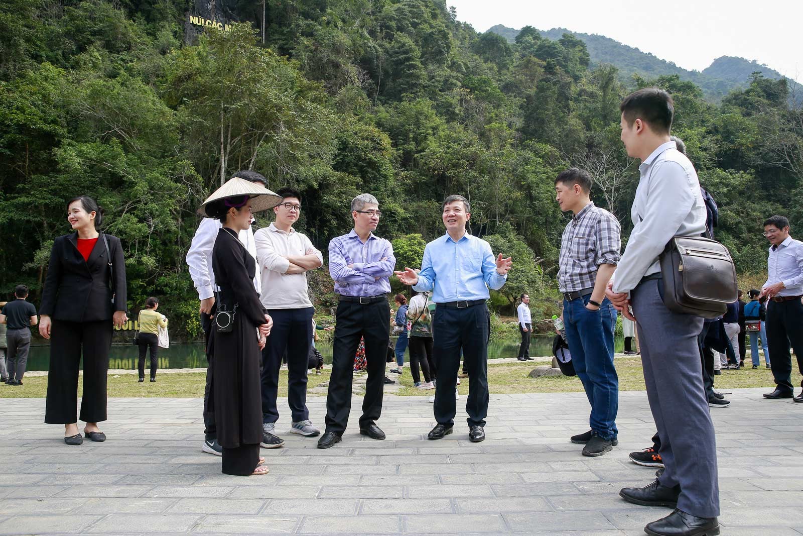 Hoạt động học tập thực tế theo tinh thần Chỉ thị số 05-CT/TW “Về đẩy mạnh học tập và làm theo tư tưởng đạo đức phong cách Hồ Chí Minh” tại Cao Bằng nh