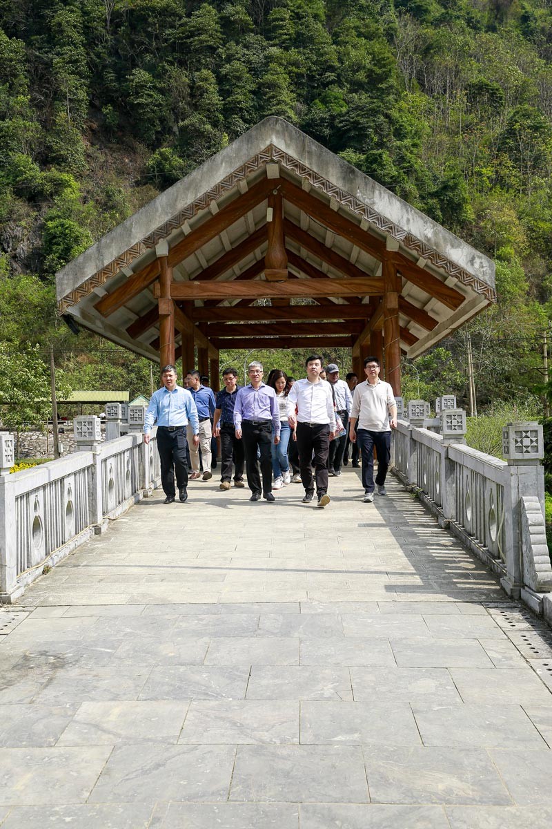 Hoạt động học tập thực tế theo tinh thần Chỉ thị số 05-CT/TW “Về đẩy mạnh học tập và làm theo tư tưởng đạo đức phong cách Hồ Chí Minh” tại Cao Bằng nh