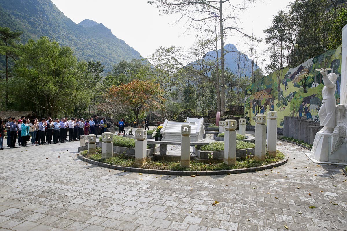 Hoạt động học tập thực tế theo tinh thần Chỉ thị số 05-CT/TW “Về đẩy mạnh học tập và làm theo tư tưởng đạo đức phong cách Hồ Chí Minh” tại Cao Bằng nh