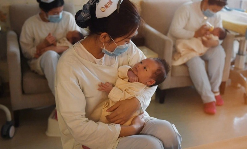 Khủng hoảng nhân khẩu học là 'cú đánh mạnh' vào nền kinh tế Trung Quốc Khủng hoảng nhân khẩu học là 'cú đánh mạnh' vào nền kinh tế Trung Quốc