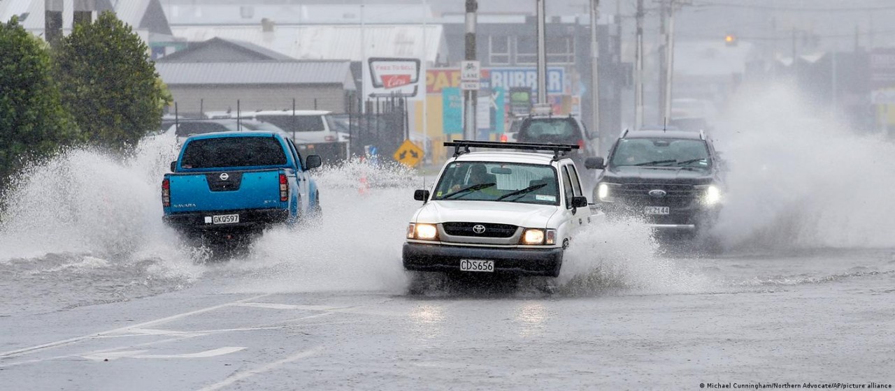 Điểm tin thế giới sáng 13/2: Thủ tướng Campuchia thăm Lào,