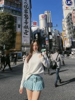 Sao Việt: Hoa hậu Lương Thùy Linh hack tuổi với váy ngắn, Thu Quỳnh đọ sắc bên hoa Sao Việt: Hoa hậu Lương Thùy Linh hack tuổi với váy ngắn, Thu Quỳnh đọ sắc bên hoa