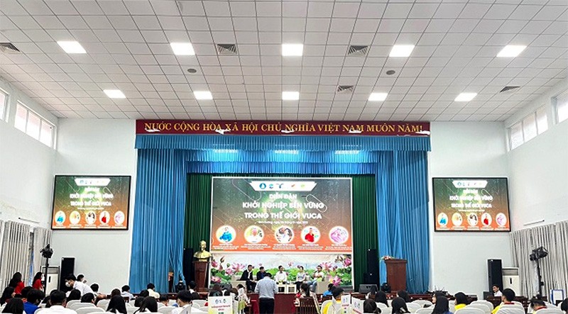 Toàn cảnh Diễn đàn “Khởi nghiệp bền vững trong thế giới VUCA” tại ĐH Thủ Dầu Một – tỉnh Bình Dương) (Ảnh:Hải Uyên)