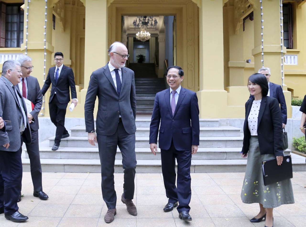 Bộ trưởng Bùi Thanh Sơn tiếp cựu Thủ tướng Pháp Edouard Philippe