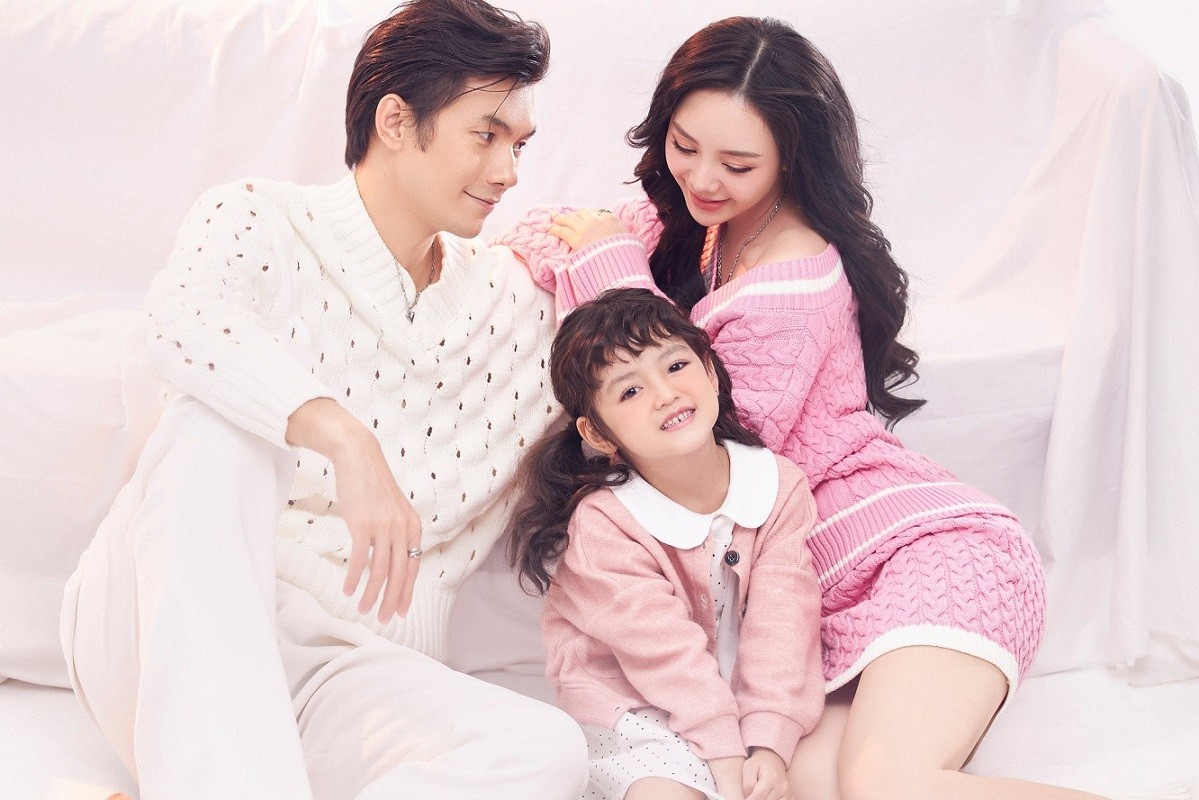 Đừng làm mẹ cáu: Quỳnh Kool, Nhan Phúc Vinh, bé Happi thực hiện bộ ảnh ngày Valentine tặng khán giả