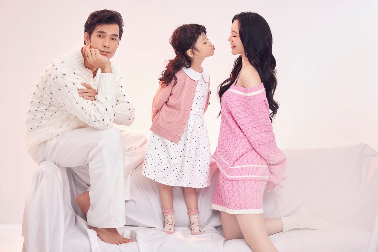 Đừng làm mẹ cáu: Quỳnh Kool, Nhan Phúc Vinh, bé Happi thực hiện bộ ảnh ngày Valentine tặng khán giả