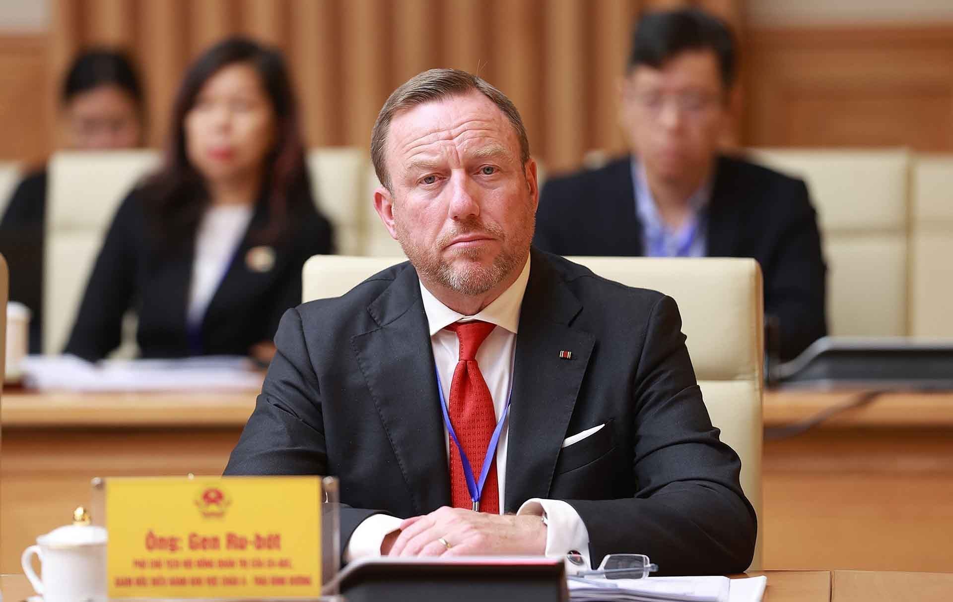 Ông Jens Ruebbert, Phó Chủ tịch, Giám đốc Điều hành phụ trách khu vực châu Á - Thái Bình Dương của Ngân hàng Landesbank Baden-Wuerttemberg (LBBW), Trưởng đoàn Hội đồng Kinh doanh EU-ASEAN tại buổi tiếp. (Nguồn: TTXVN) Ông Jens Ruebbert, Phó Chủ tịch, Giám đốc Điều hành phụ trách khu vực châu Á - Thái Bình Dương của Ngân hàng Landesbank Baden-Wuerttemberg (LBBW), Trưởng đoàn Hội đồng Kinh doanh EU-ASEAN tại buổi tiếp. (Nguồn: TTXVN)