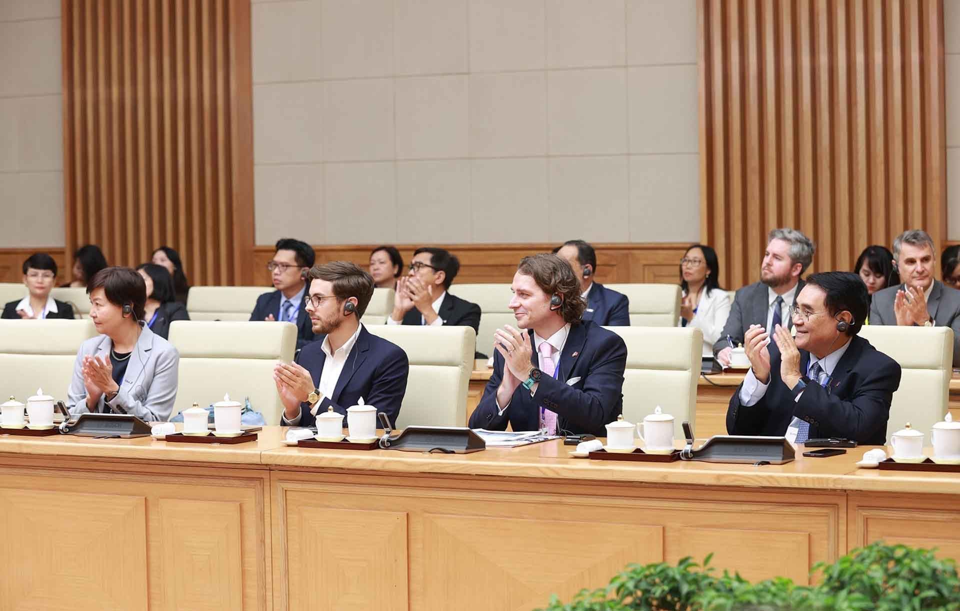 Đại diện Hội đồng kinh doanh EU-ASEAN và Hiệp hội Doanh nghiệp châu Âu tại Việt Nam dự buổi tiếp. (Nguồn: TTXVN) Đại diện Hội đồng kinh doanh EU-ASEAN và Hiệp hội Doanh nghiệp châu Âu tại Việt Nam dự buổi tiếp. (Nguồn: TTXVN)