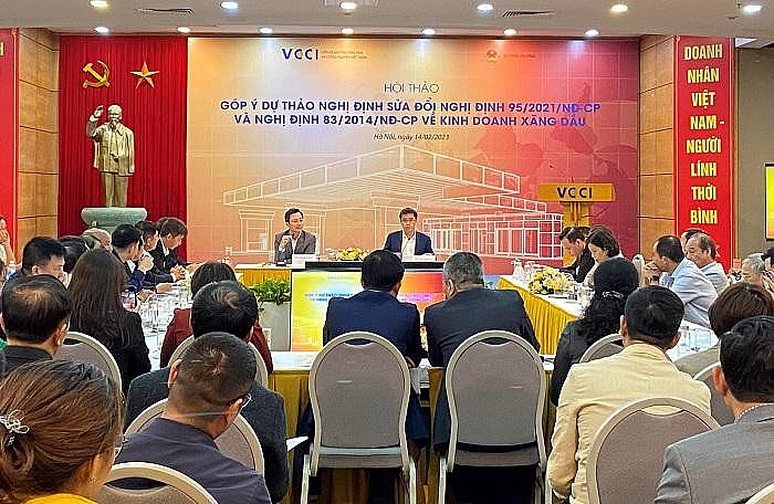 Nỗ lực 'giải bài toán' kinh doanh xăng dầu