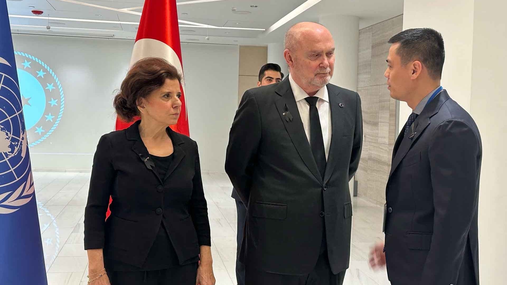 dai su truong phai doan viet nam tai lhq chia buon tai le tuong niem nan nhan tham hoa dong dat o tho nhi ky