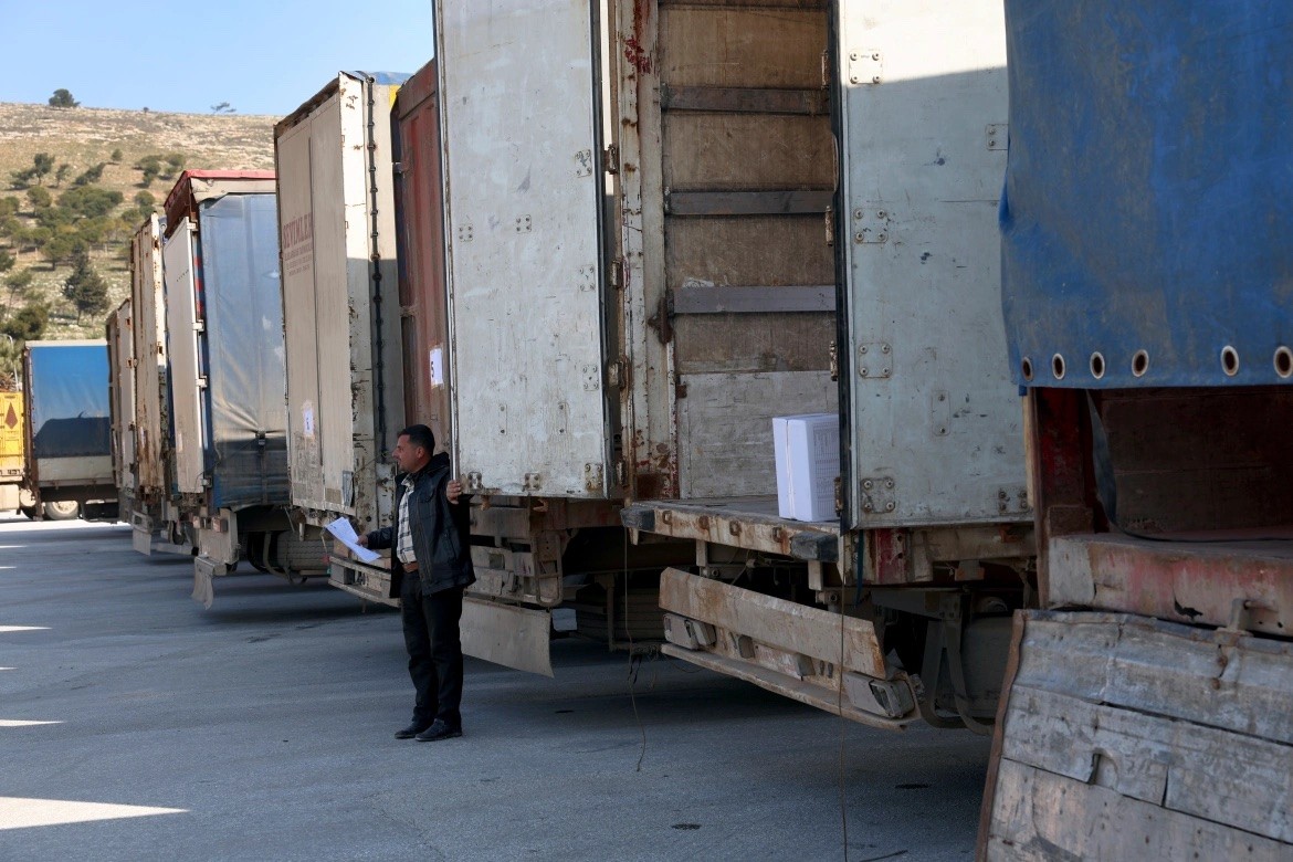 Động đất khiến người dân Tây Bắc Syria khổ càng thêm khổ